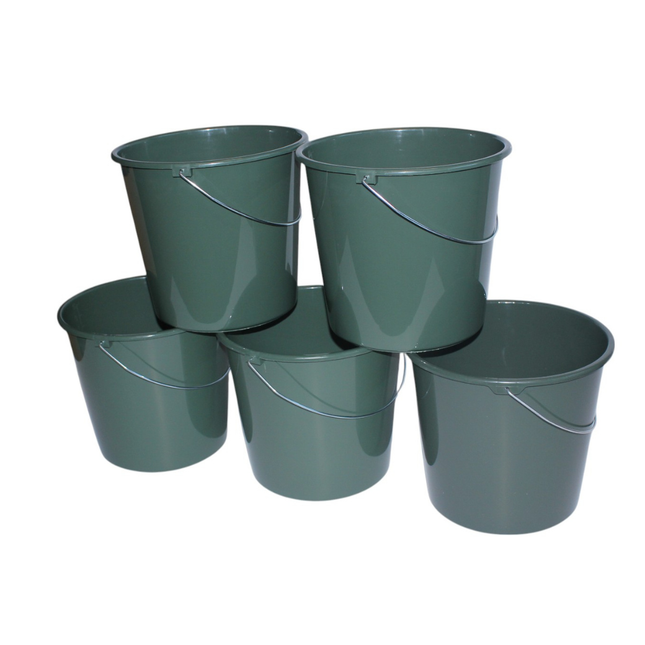Set van 5 huishoudemmers van 10 liter in de kleur eco groen, met ijzeren handvat