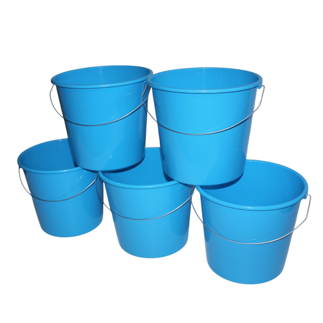 Set van 5 huishoudemmers van 10 liter in de kleur lichtblauw, met ijzeren handvat
