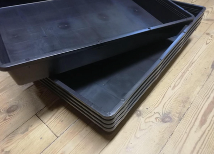 Kweekbak zwart dik plastic detail bodem en rand